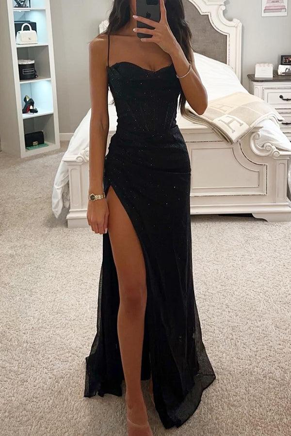 Robe de soirée à bretelles fines avec décolleté cœur et fente haute