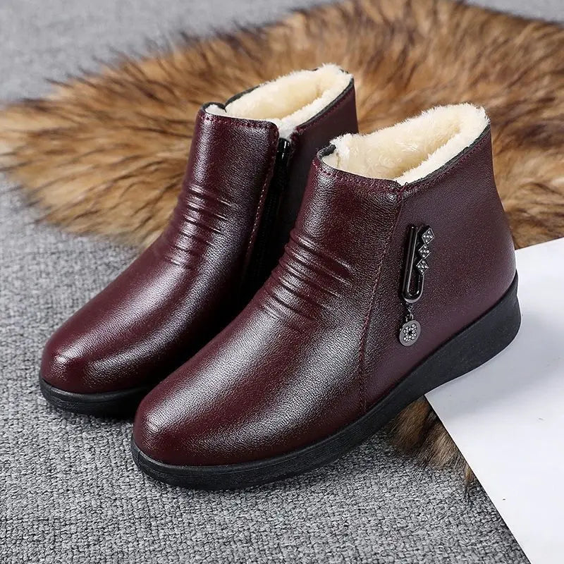 Bottines en suédine pour femme à fermeture zippée latérale, doublure douce et détail métallique