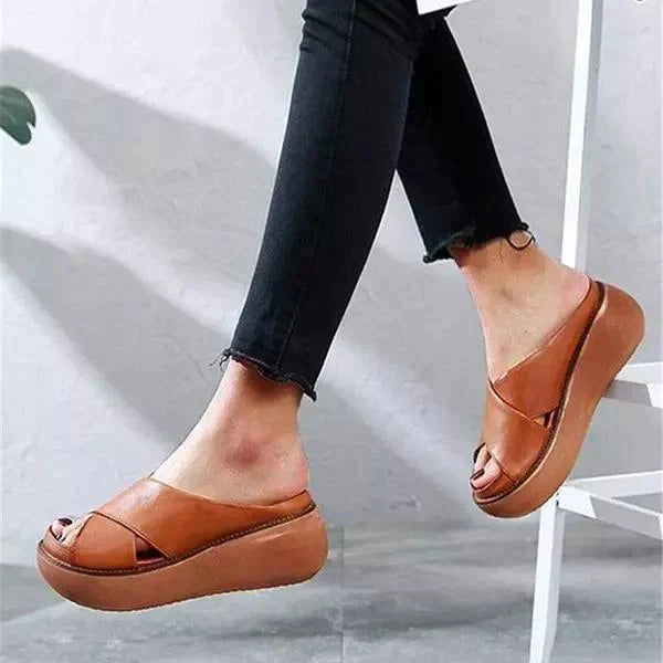 Sandales en Cuir pour Femmes – Design à Brides Croisées et Semelle Confort