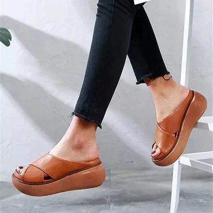 Sandales en Cuir pour Femmes – Design à Brides Croisées et Semelle Confort