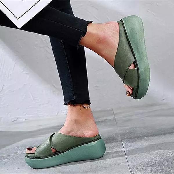 Sandales en Cuir pour Femmes – Design à Brides Croisées et Semelle Confort