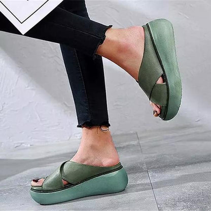 Sandales en Cuir pour Femmes – Design à Brides Croisées et Semelle Confort