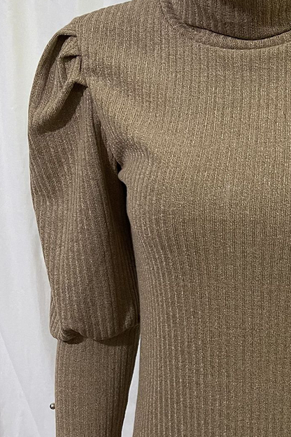 Top Femme Manches Longues à Col Roulé – Coupe Ajustée et Style Intemporel