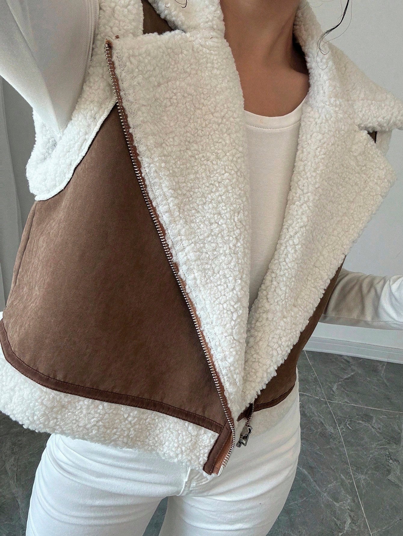 Women’s Faux Suede Shearling Jacket – Short Winter Coat with Fur Collar