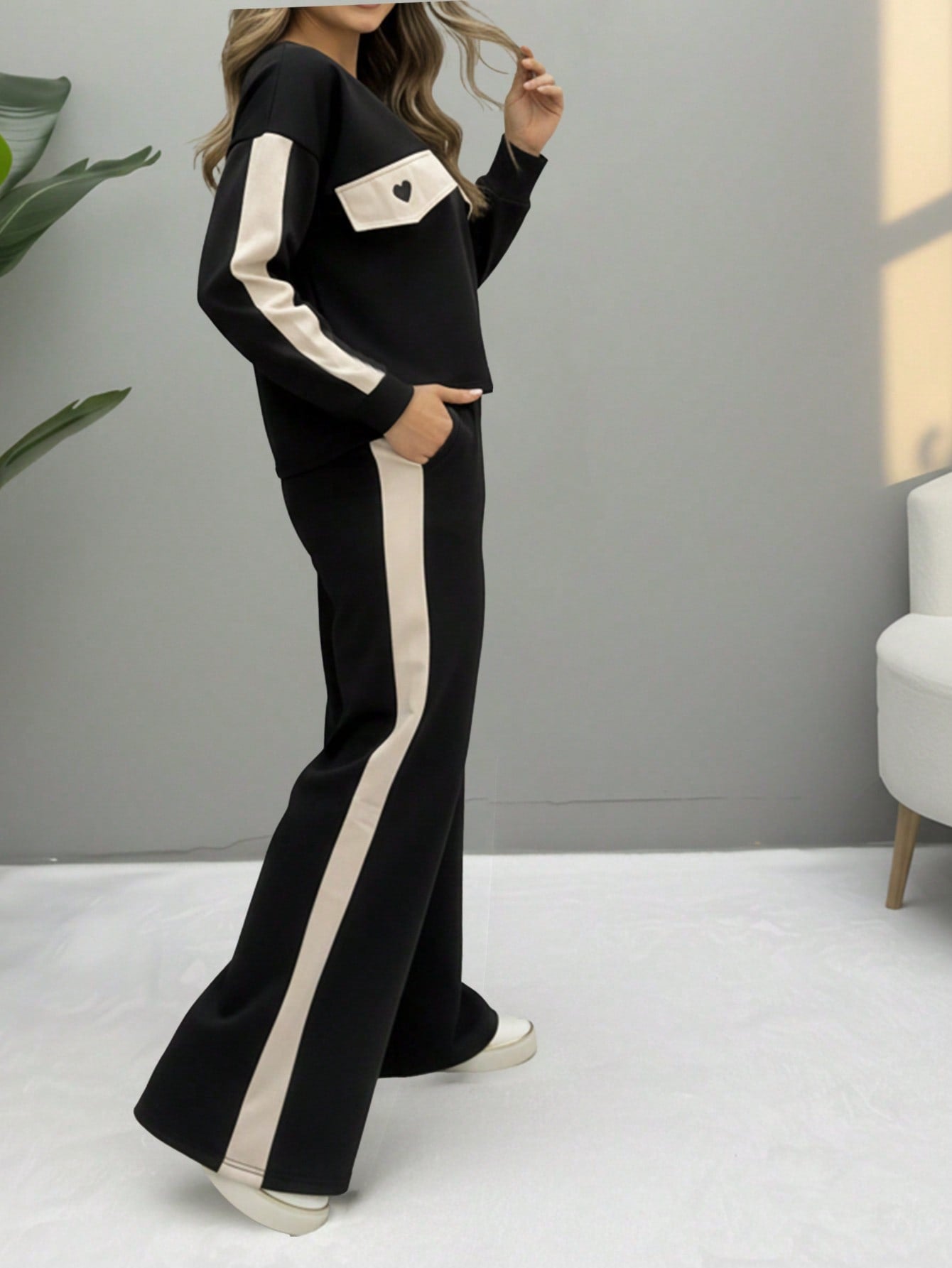 Women’s black two-piece loungewear set with heart patch top Nushes 