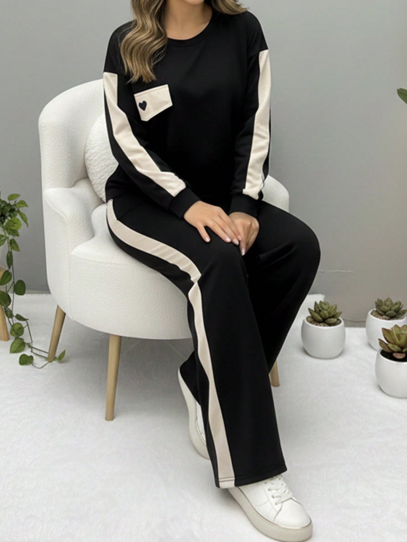 Women’s black two-piece loungewear set with heart patch top Nushes 