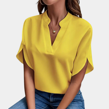 Blouse Femme Légère – Col Montant avec Encolure en V et Manches Courtes