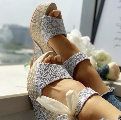 Sandales d’Été à Talon Compensé pour Femmes – Modèle à Enfiler Élégant