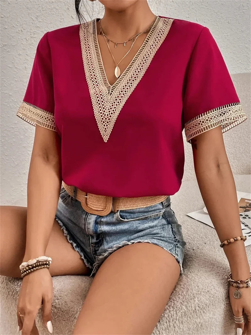 Blouse Femme en Dentelle Délicate – Décolleté en V et Manches Courtes