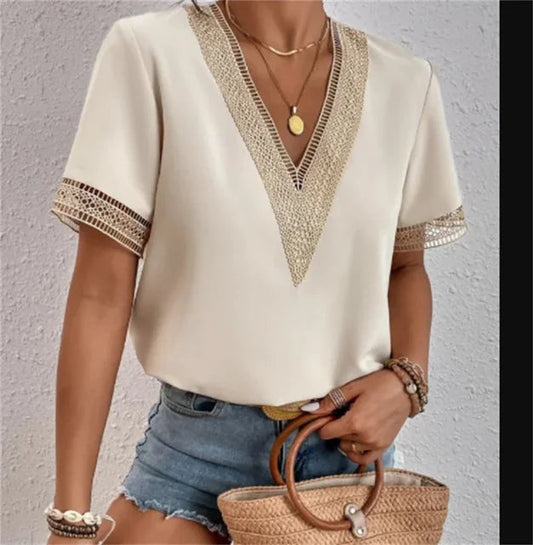 Blouse Femme en Dentelle Délicate – Décolleté en V et Manches Courtes