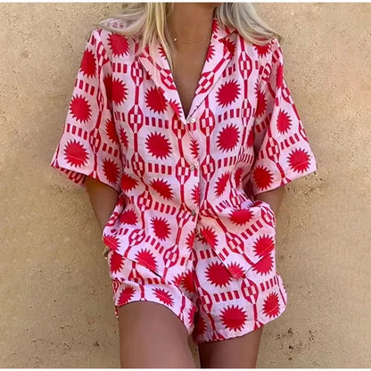 Damesæt i bomuld - Relaxed Fit - Skjorte med knapper & Shorts med elastisk talje - Geometrisk print