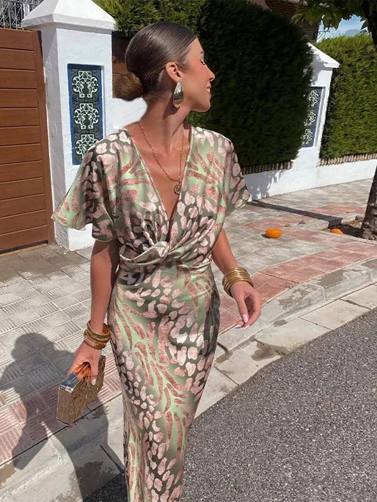 Céleste Robe Midi Florale Plissée à Col V et Manches Courtes