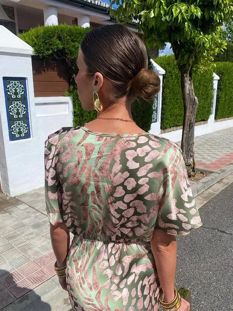 Céleste Robe Midi Florale Plissée à Col V et Manches Courtes