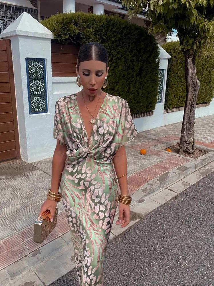 Céleste Robe Midi Florale Plissée à Col V et Manches Courtes