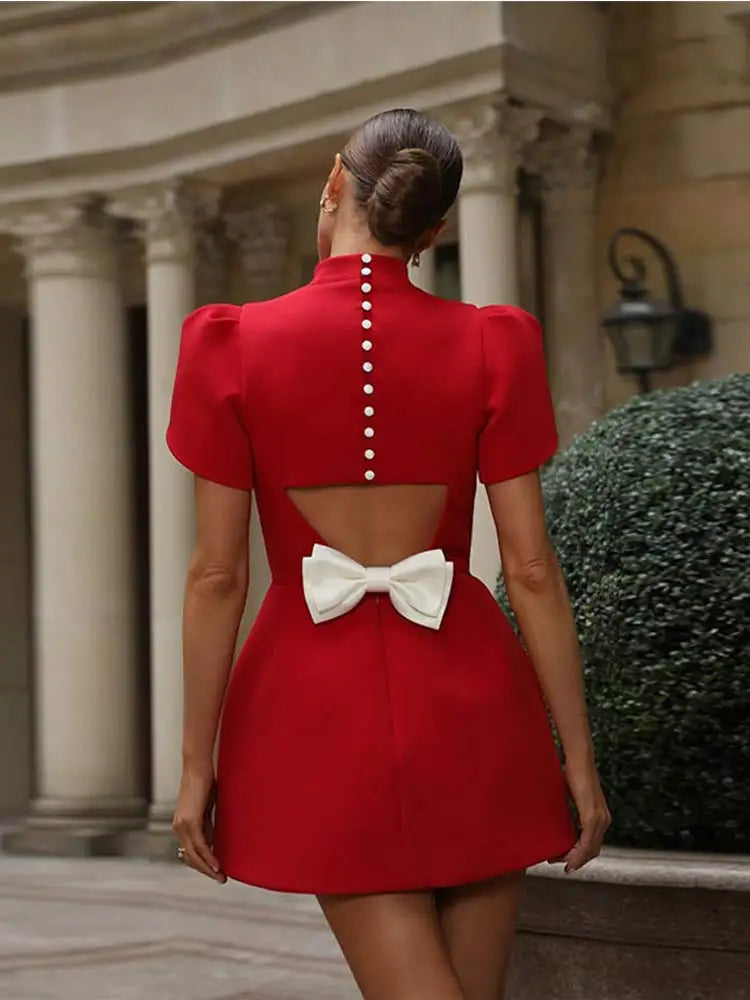 Robe Courte Rouge Élégante pour Femme avec Détails Noués et Découpes