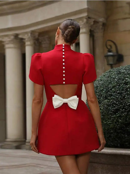 Robe Courte Rouge Élégante pour Femme avec Détails Noués et Découpes