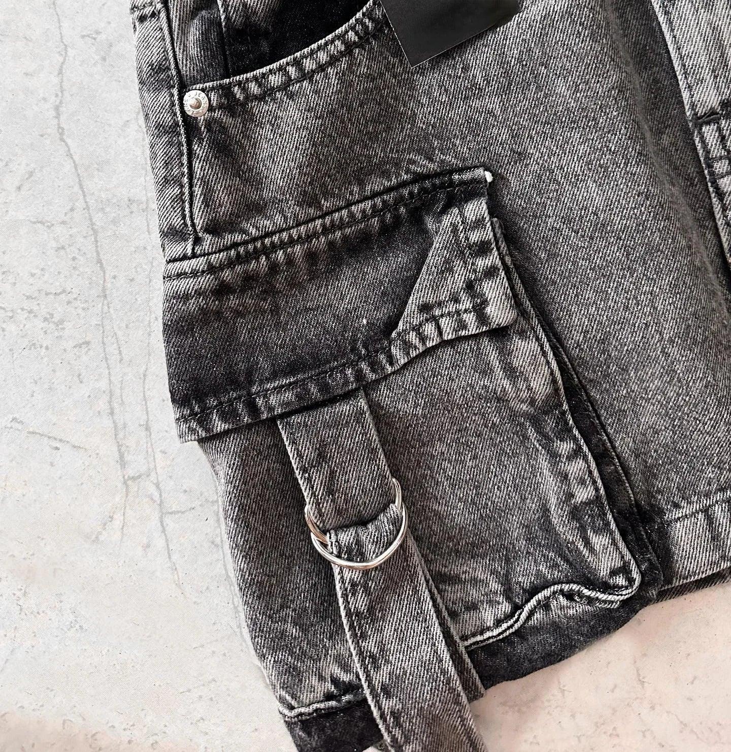 Kvinders a-line denim mini nederdel med multi-lommer design