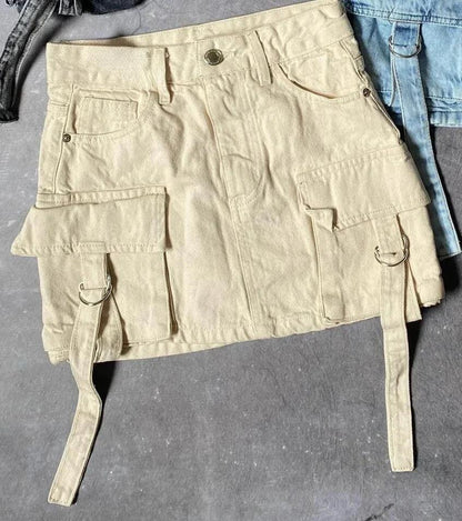 Kvinders a-line denim mini nederdel med multi-lommer design