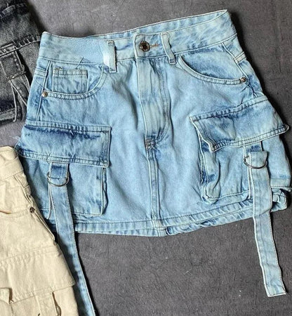 Kvinders a-line denim mini nederdel med multi-lommer design