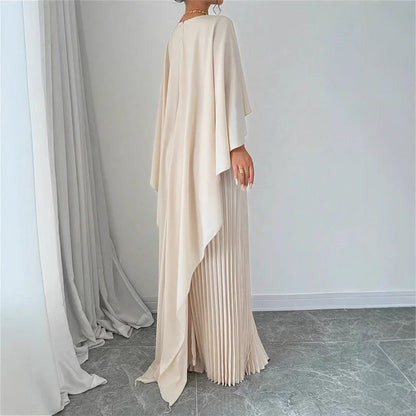 Robe longue fluide à col montant, manches chauve-souris et jupe plissée