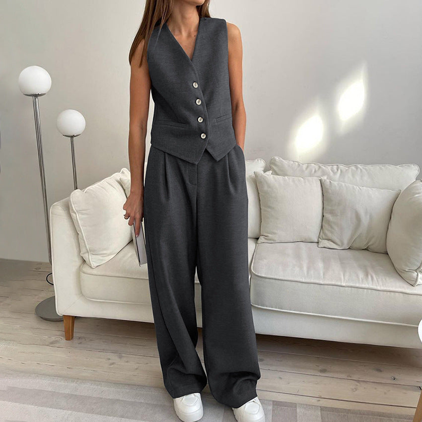 Ensemble Gilet et Pantalon Large Femme – Détail Bouton et Coupe Cintrée
