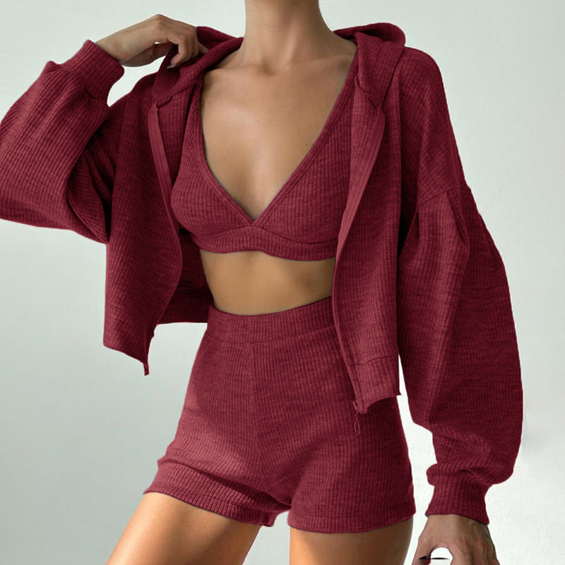 Ensemble Décontracté Femme Trois Pièces – Crop Hoodie, Bralette et Short Taille Haute