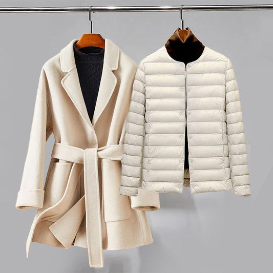 Manteau Ceinturé Femme – Coupe TailleurWomen's Belted Coat – Tailored Fit – Wide Lapel – Elegant Formal Wear – Large Revers – Tenue Formelle Élégante