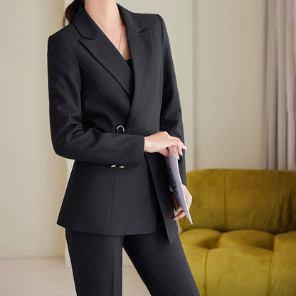 Elegant Women's Suit - Fitted Jacket with Notched Lapels - Single Closure - Matching Trousers