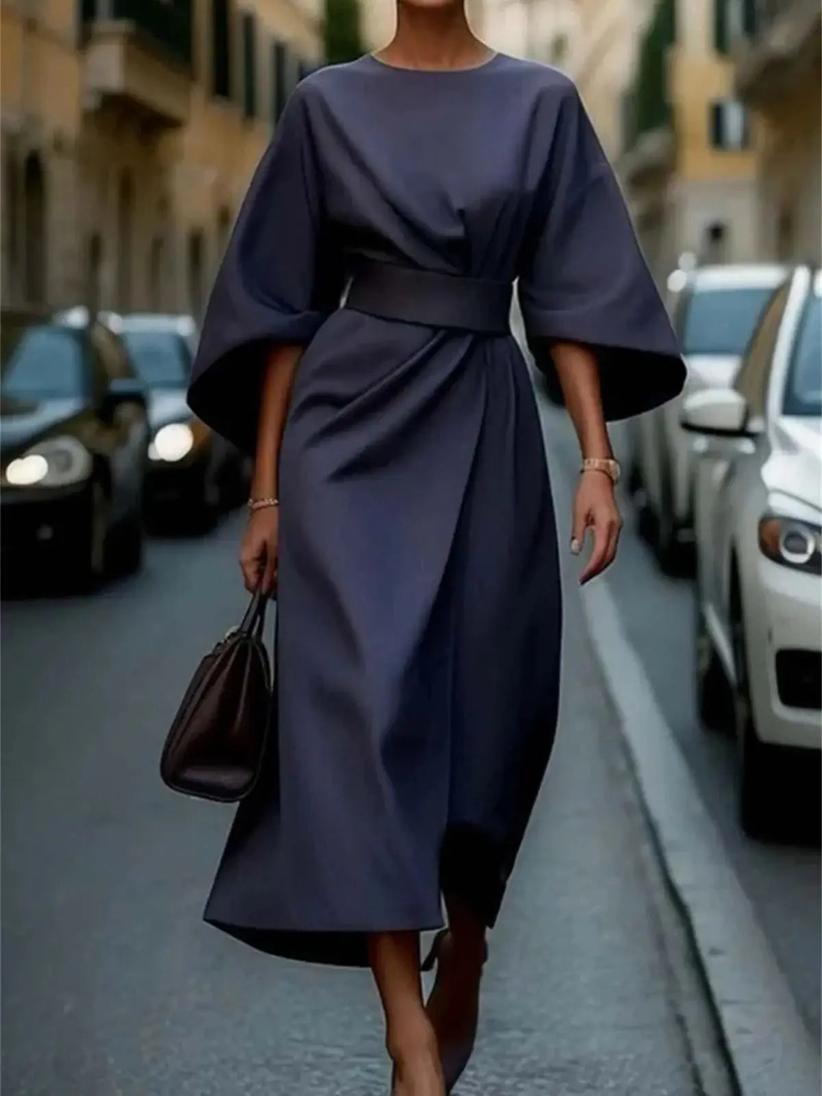 Isabelle Robe Midi Structurée à Taille Ceinturée et Manches Évasées