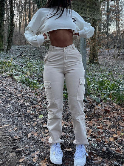 Jean cargo streetwear avec poches utilitaires pour femme