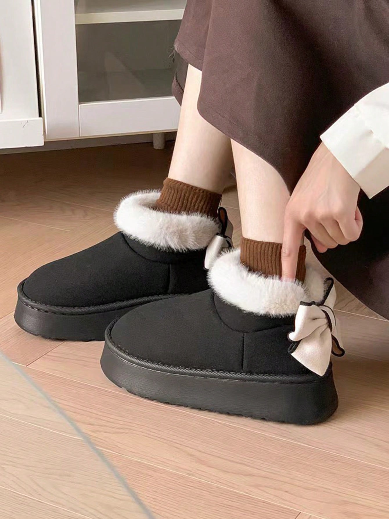 Women’s Warm Fur-Lined Thick Sole Slippers with Bow Decor – Cozy Winter Indoor Shoes