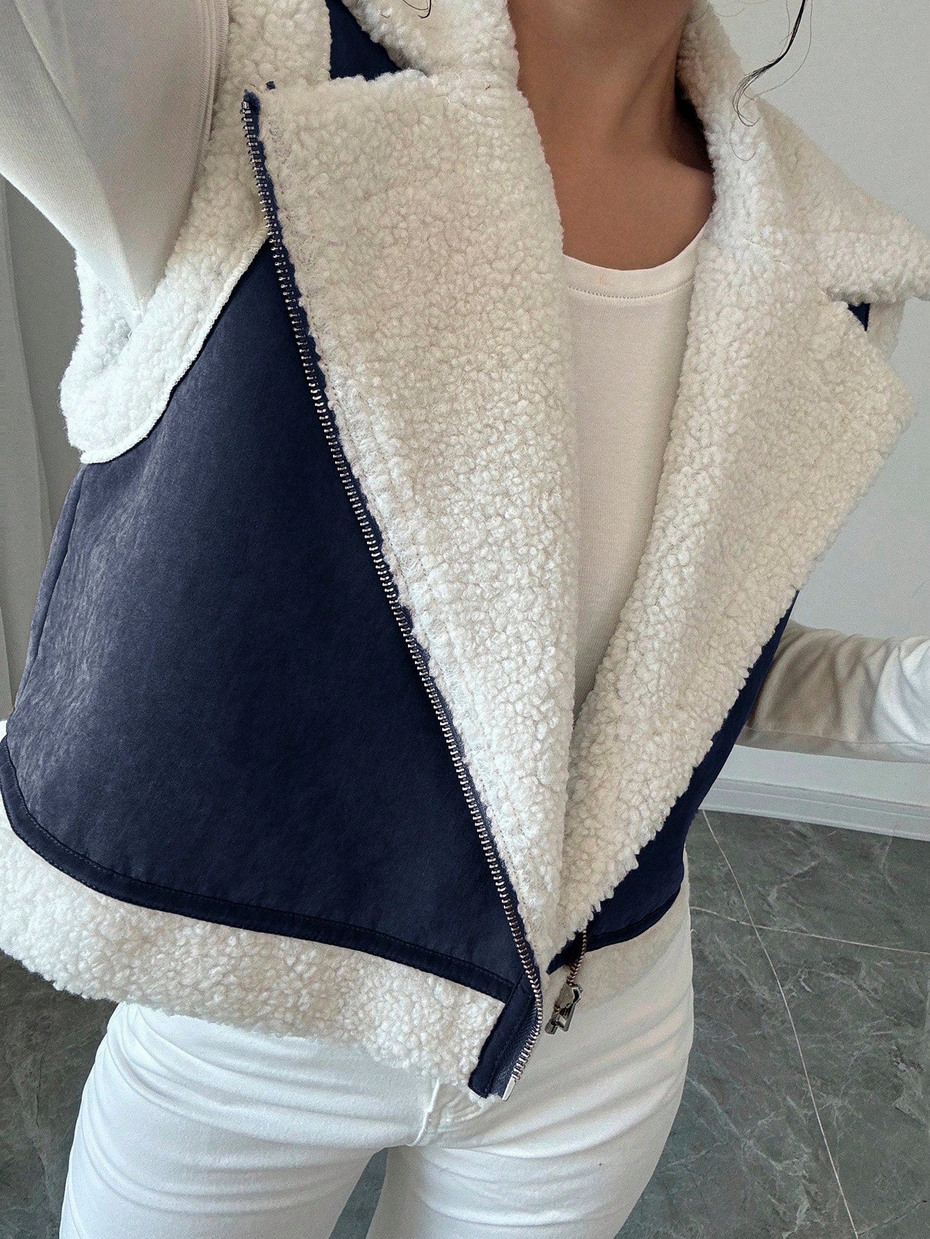 Women’s Faux Suede Shearling Jacket – Short Winter Coat with Fur Collar