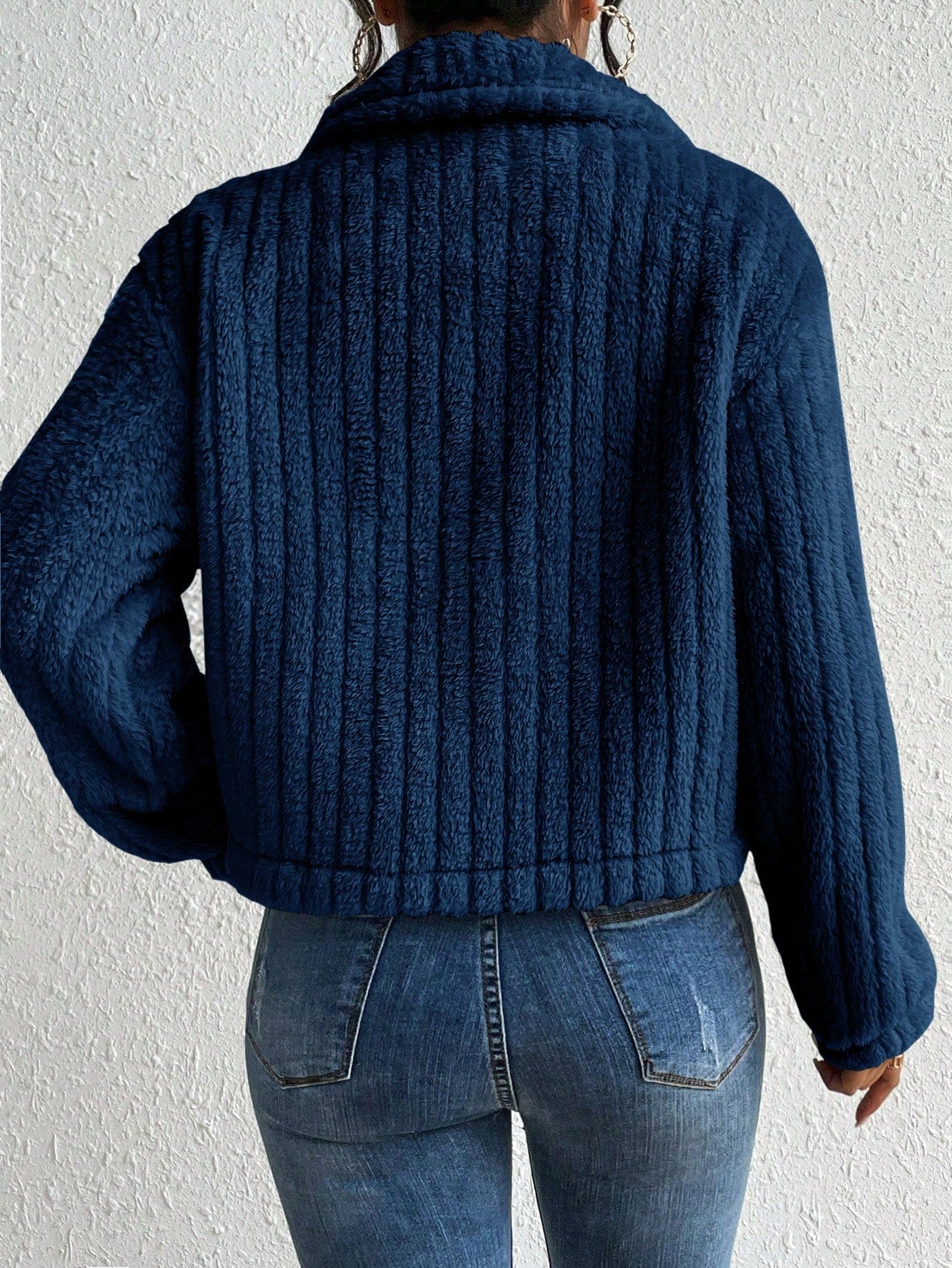 Women’s Plush Short Jacket Soft Casual Winter Coat with Long Sleeves