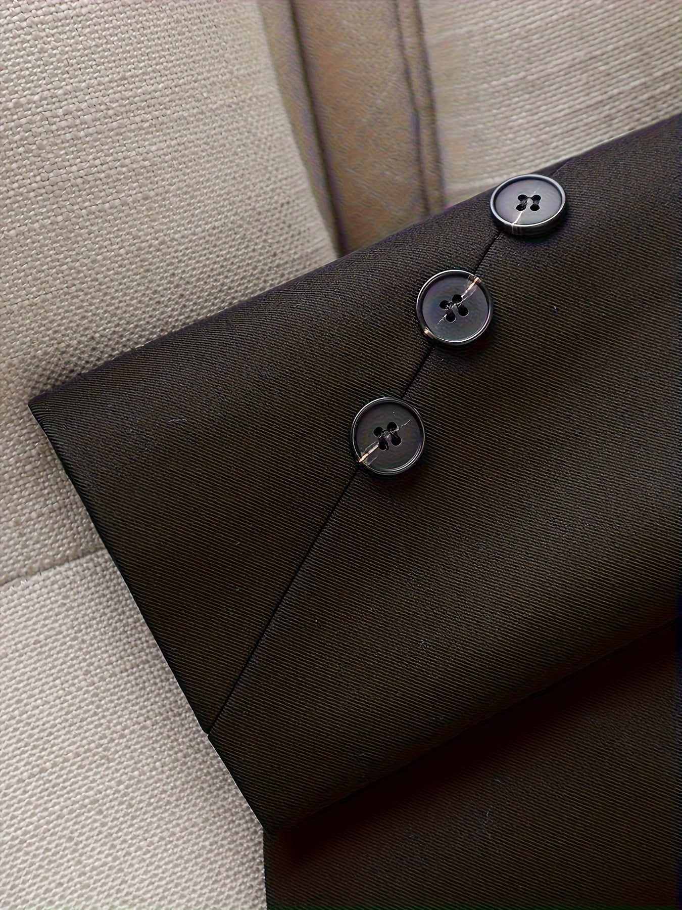 Women's Elegant Suit Jacket with One Button Closure