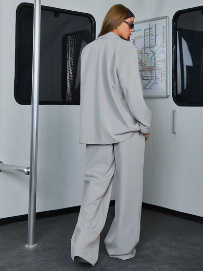 Women’s loose-fit grey blazer and pants suit Nushes 