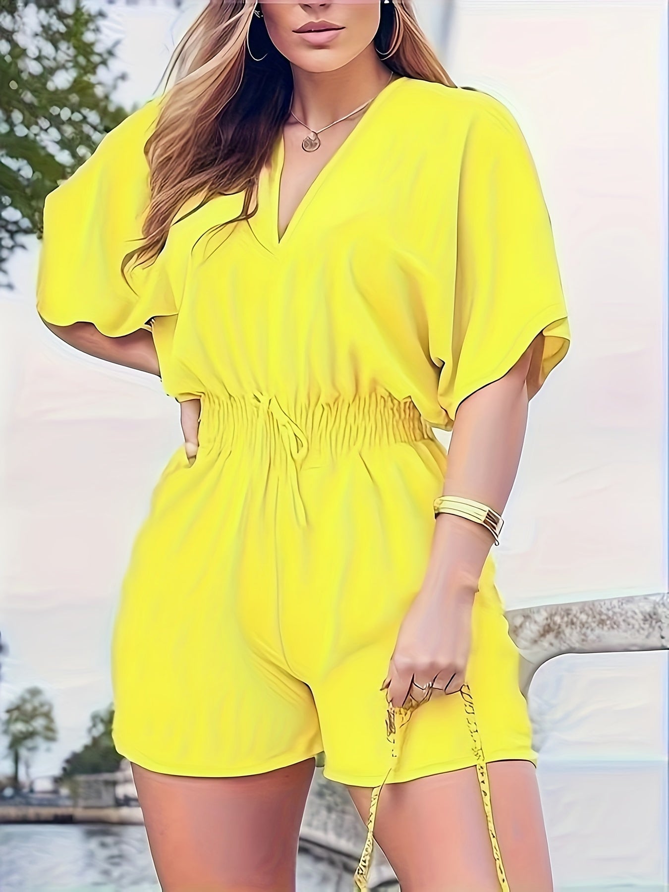 Pour femme - Combishort col V manches courtes avec taille froncée