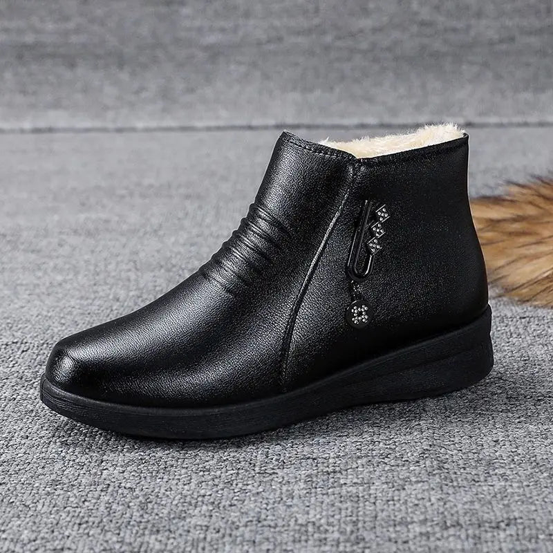 Bottines en suédine pour femme à fermeture zippée latérale, doublure douce et détail métallique