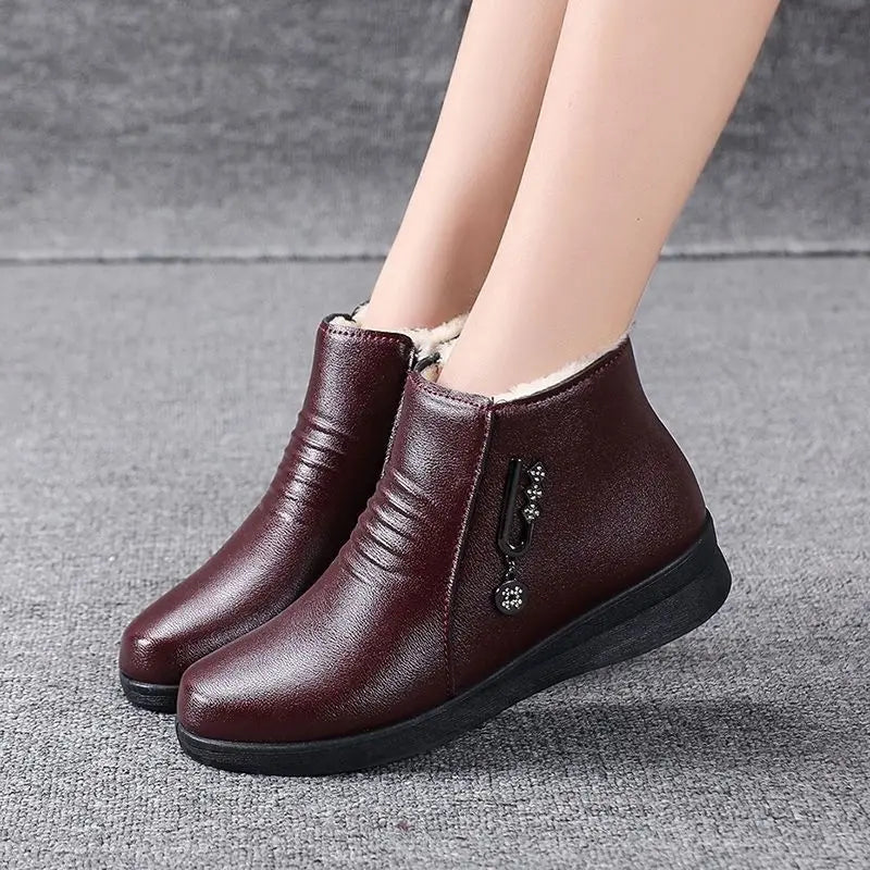 Bottines en suédine pour femme à fermeture zippée latérale, doublure douce et détail métallique